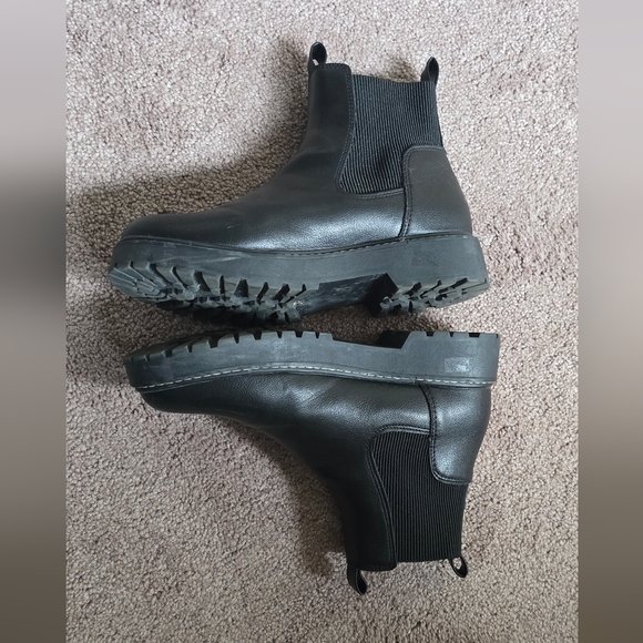 DV by Dolce Vita LEIGHA Chelsea Boot WMS 10 - Picture 8 of 9